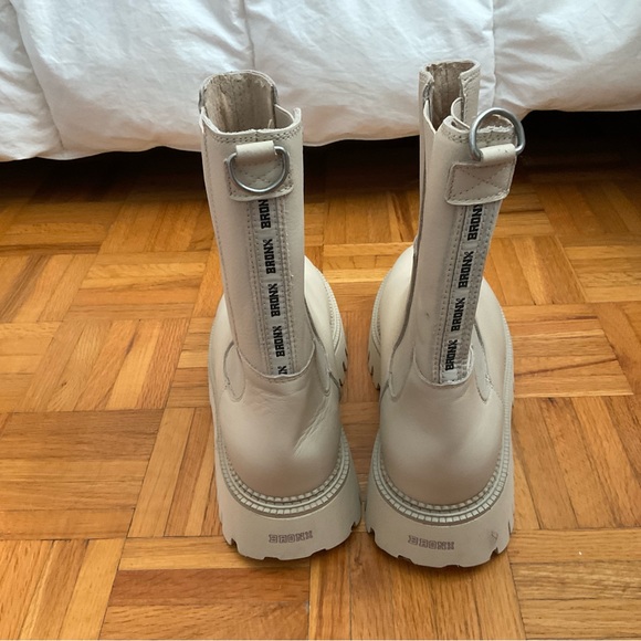 Cool army booties by Bronx. Too big for. Fit size 9.5.-10 - Picture 7 of 7